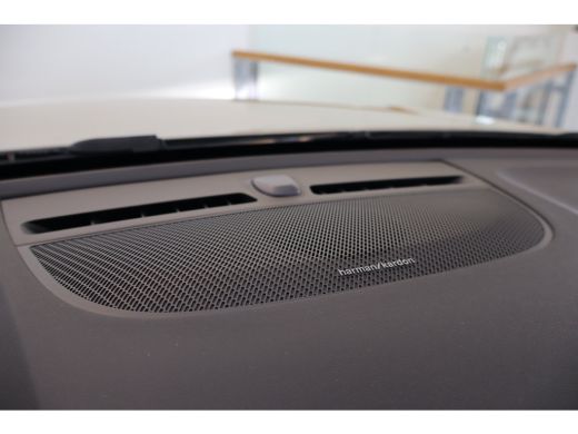 Volvo  EX40 Ext Range 252PK Ultra 82 kWh | Pano-dak | Climate Pack | 360&deg; | Power Seats ActivLease financial lease