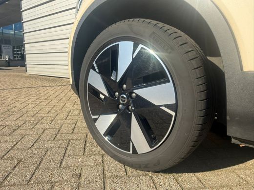 Volvo  EX40 Ext Range 252PK Ultra 82 kWh | Pano-dak | Climate Pack | 360&deg; | Power Seats ActivLease financial lease