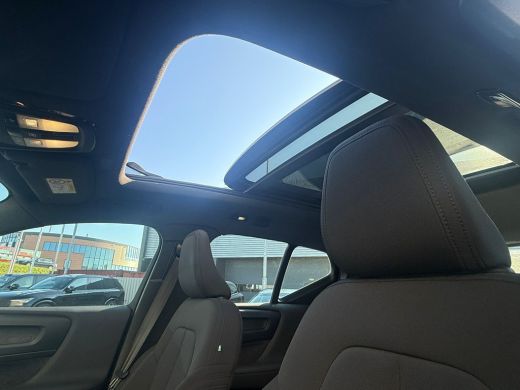 Volvo  EX40 Ext Range 252PK Ultra 82 kWh | Pano-dak | Climate Pack | 360&deg; | Power Seats ActivLease financial lease