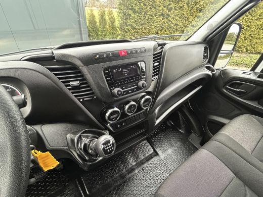 Iveco Daily 35S14V 2.3 136 PK / L2H2 / 270 A DEUREN / 3.5T TREKHAAK / 45.331 KM !! / AIRCO / BLUETOOTH ActivLease financial lease