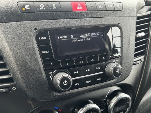 Iveco Daily 35S14V 2.3 136 PK / L2H2 / 270 A DEUREN / 3.5T TREKHAAK / 45.331 KM !! / AIRCO / BLUETOOTH ActivLease financial lease