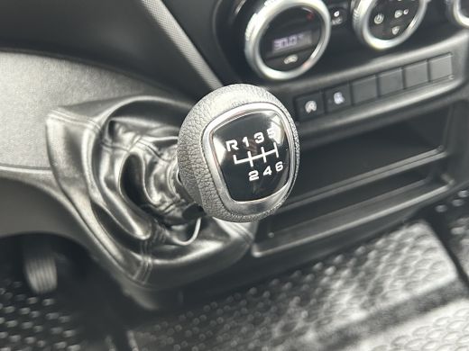 Iveco Daily 35S14V 2.3 136 PK / L2H2 / 270 A DEUREN / 3.5T TREKHAAK / 45.331 KM !! / AIRCO / BLUETOOTH ActivLease financial lease