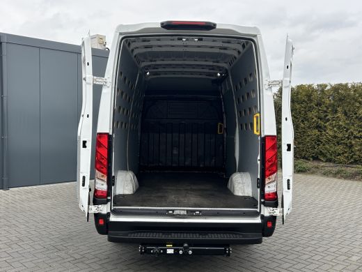 Iveco Daily 35S14V 2.3 136 PK / L2H2 / 270 A DEUREN / 3.5T TREKHAAK / 45.331 KM !! / AIRCO / BLUETOOTH ActivLease financial lease