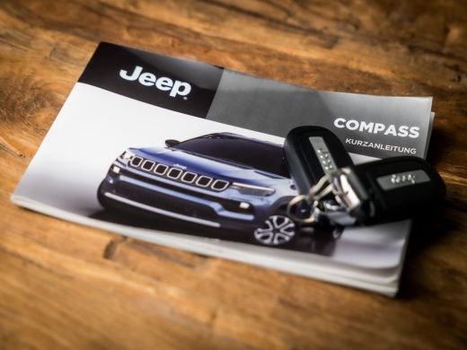 Jeep Compass 4xe 240 Plug-in Hybrid Electric Trailhawk 240Pk Automaat (VIRTUAL COCKPIT, APPLE CARPLAY, GROOT N... ActivLease financial lease