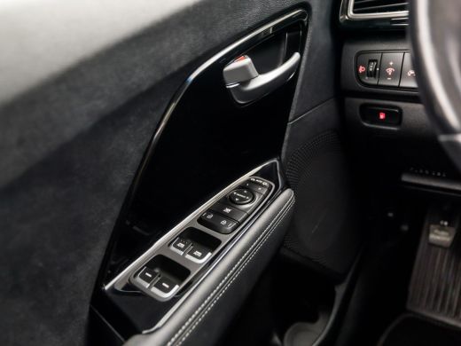 Kia Niro 1.6 GDi Hybrid Sport 142Pk Automaat (SCHUIFDAK, APPLE CARPLAY, NAVIGATIE, CAMERA, STUUR/STOELVERW... ActivLease financial lease