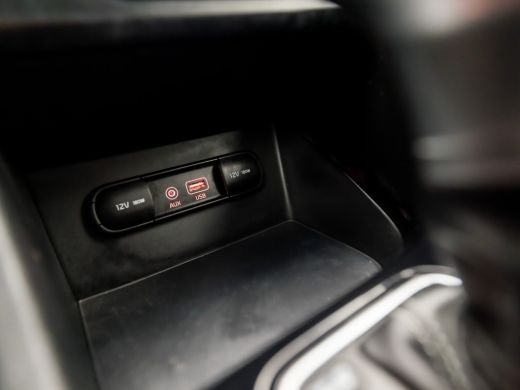 Kia Niro 1.6 GDi Hybrid Sport 142Pk Automaat (SCHUIFDAK, APPLE CARPLAY, NAVIGATIE, CAMERA, STUUR/STOELVERW... ActivLease financial lease