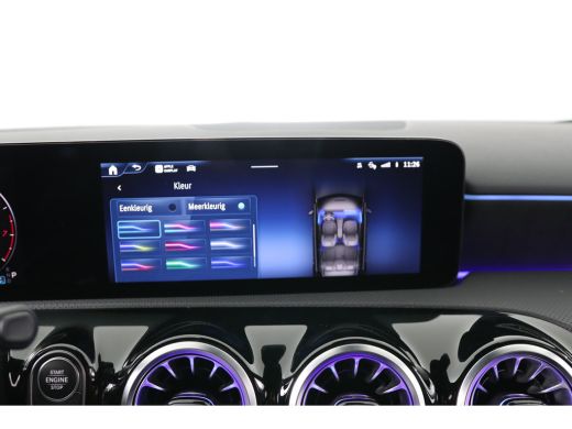 Mercedes-Benz A-Klasse 180 AMG Line | 1e Eigenaar! | Wide-Screen | Ambiance Light | Sport Stoel | Camera | LED | Clima |... ActivLease financial lease