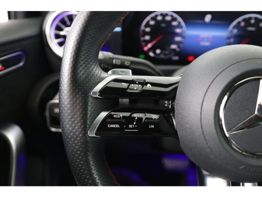 Mercedes-Benz A-Klasse 180 AMG Line | 1e Eigenaar! | Wide-Screen | Ambiance Light | Sport Stoel | Camera | LED | Clima |... ActivLease financial lease