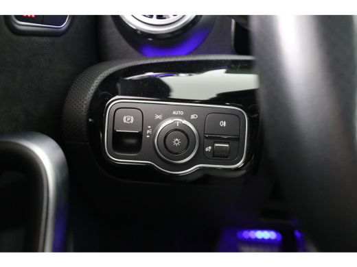 Mercedes-Benz A-Klasse 180 AMG Line | 1e Eigenaar! | Wide-Screen | Ambiance Light | Sport Stoel | Camera | LED | Clima |... ActivLease financial lease