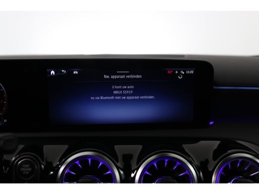 Mercedes-Benz A-Klasse 180 AMG Line | 1e Eigenaar! | Wide-Screen | Ambiance Light | Sport Stoel | Camera | LED | Clima |... ActivLease financial lease