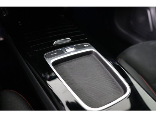 Mercedes-Benz A-Klasse 180 AMG Line | 1e Eigenaar! | Wide-Screen | Ambiance Light | Sport Stoel | Camera | LED | Clima |... ActivLease financial lease