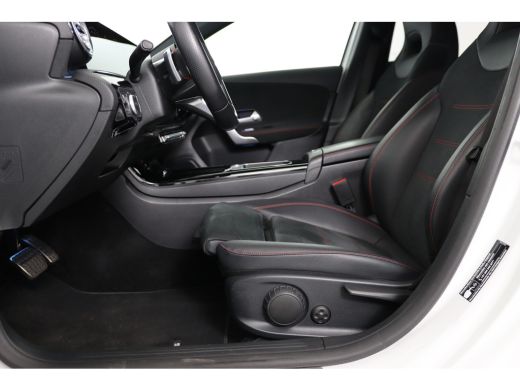 Mercedes-Benz A-Klasse 180 AMG Line | 1e Eigenaar! | Wide-Screen | Ambiance Light | Sport Stoel | Camera | LED | Clima |... ActivLease financial lease