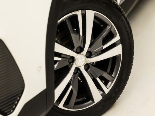 Peugeot 3008 1.2 PureTech Allure Sport Automaat (APPLE CARPLAY, PARELMOER, GROOT NAVI, 360 CAMERA, GETINT GLAS... ActivLease financial lease