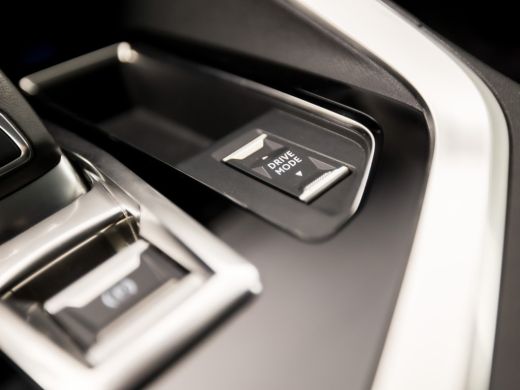 Peugeot 3008 1.2 PureTech Allure Sport Automaat (APPLE CARPLAY, PARELMOER, GROOT NAVI, 360 CAMERA, GETINT GLAS... ActivLease financial lease