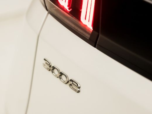 Peugeot 3008 1.2 PureTech Allure Sport Automaat (APPLE CARPLAY, PARELMOER, GROOT NAVI, 360 CAMERA, GETINT GLAS... ActivLease financial lease