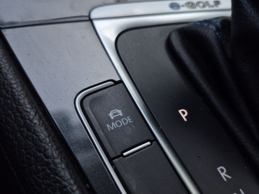 Volkswagen e-Golf E-DITION SOH 90% | Full LED | Adaptive CC | Parkeersensoren | Full map navigatie | ActivLease financial lease