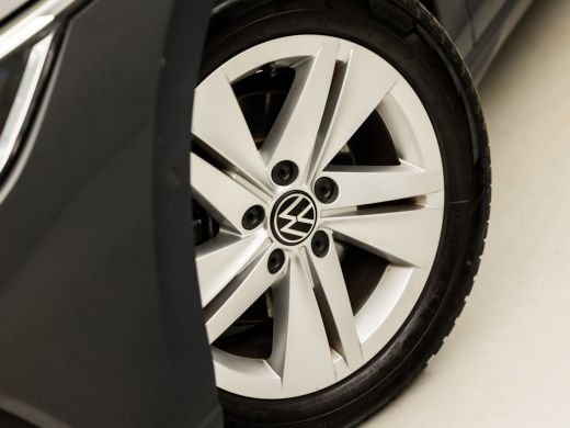 Volkswagen Golf 1.0 TSI Sport Automaat (APPLE CARPLAY, GROOT NAVI, CAMERA, STUUR/STOELVERWARMING, MEMORY SEATS, A... ActivLease financial lease