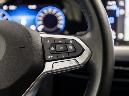 Volkswagen Golf 1.0 TSI Sport Automaat (APPLE CARPLAY, GROOT NAVI, CAMERA, STUUR/STOELVERWARMING, MEMORY SEATS, A... ActivLease financial lease