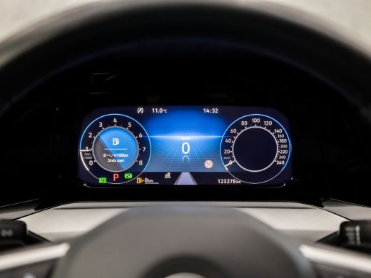 Volkswagen Golf 1.0 TSI Sport Automaat (APPLE CARPLAY, GROOT NAVI, CAMERA, STUUR/STOELVERWARMING, MEMORY SEATS, A... ActivLease financial lease