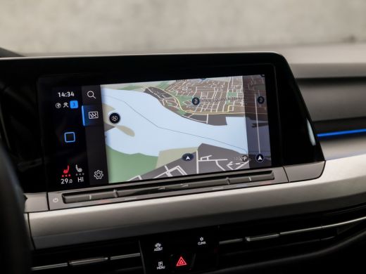 Volkswagen Golf 1.0 TSI Sport Automaat (APPLE CARPLAY, GROOT NAVI, CAMERA, STUUR/STOELVERWARMING, MEMORY SEATS, A... ActivLease financial lease