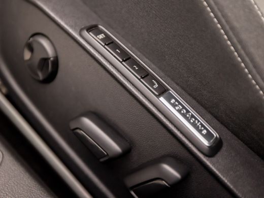 Volkswagen Golf 1.0 TSI Sport Automaat (APPLE CARPLAY, GROOT NAVI, CAMERA, STUUR/STOELVERWARMING, MEMORY SEATS, A... ActivLease financial lease