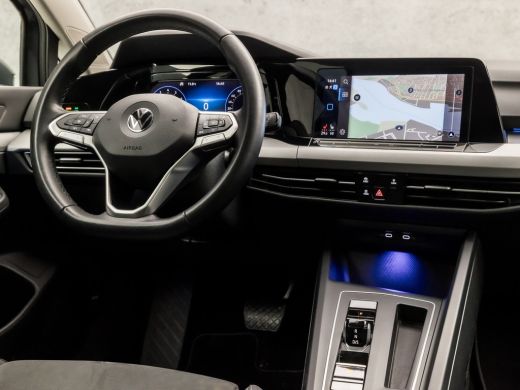 Volkswagen Golf 1.0 TSI Sport Automaat (APPLE CARPLAY, GROOT NAVI, CAMERA, STUUR/STOELVERWARMING, MEMORY SEATS, A... ActivLease financial lease