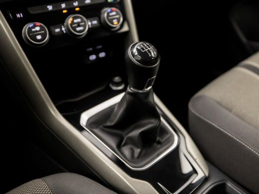 Volkswagen T-Roc 1.0 TSI Sport (APPLE CARPLAY, GROOT NAVI, CLIMATE, PARKEERSENSOREN, SPORTSTOELEN, ADAPTIVE CRUISE... ActivLease financial lease