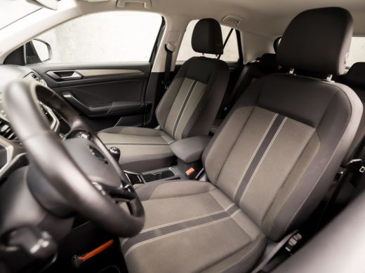 Volkswagen T-Roc 1.0 TSI Sport (APPLE CARPLAY, GROOT NAVI, CLIMATE, PARKEERSENSOREN, SPORTSTOELEN, ADAPTIVE CRUISE... ActivLease financial lease