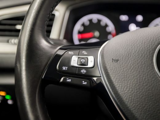 Volkswagen T-Roc 1.0 TSI Sport (APPLE CARPLAY, GROOT NAVI, CLIMATE, PARKEERSENSOREN, SPORTSTOELEN, ADAPTIVE CRUISE... ActivLease financial lease