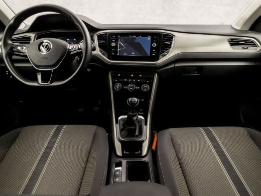 Volkswagen T-Roc 1.0 TSI Sport (APPLE CARPLAY, GROOT NAVI, CLIMATE, PARKEERSENSOREN, SPORTSTOELEN, ADAPTIVE CRUISE... ActivLease financial lease