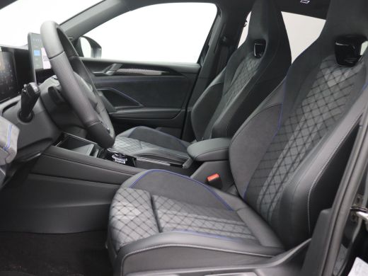 Volkswagen Tiguan 1.5 eHybrid R-Line Edition 272PK DSG Pano-Schuifdak, Black Style, Trekhaak, 20" LM Velgen, Head-U... ActivLease financial lease