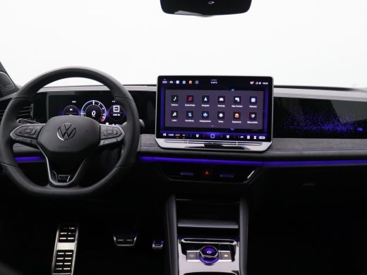 Volkswagen Tiguan 1.5 eHybrid R-Line Edition 272PK DSG Pano-Schuifdak, Black Style, Trekhaak, 20" LM Velgen, Leder,... ActivLease financial lease