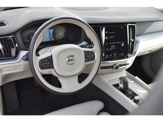 Volvo  V60 2.0 B3 Core | Uniek! | Leder | Adap. Cruise | LageKM!! ActivLease financial lease