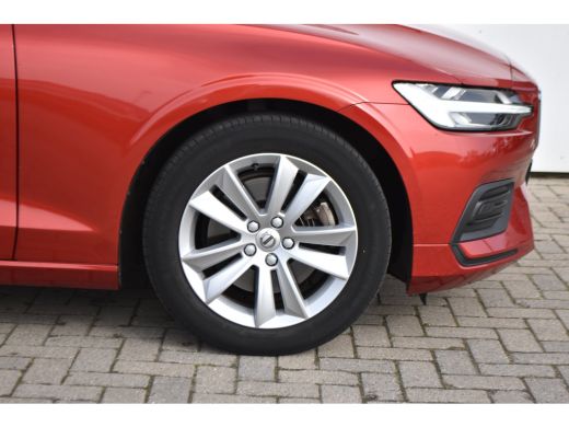 Volvo  V60 2.0 B3 Core | Uniek! | Leder | Adap. Cruise | LageKM!! ActivLease financial lease