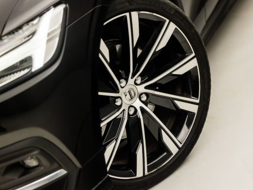 Volvo  V60 2.0 B3 Inscription Sport 177Pk Automaat (APPLE CARPLAY, LEDER, 20'' LM VELGEN, STUUR/STOELVERWARM... ActivLease financial lease
