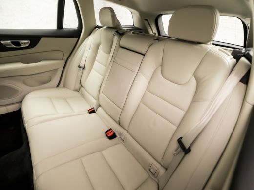 Volvo  V60 2.0 B3 Inscription Sport 177Pk Automaat (APPLE CARPLAY, LEDER, 20'' LM VELGEN, STUUR/STOELVERWARM... ActivLease financial lease