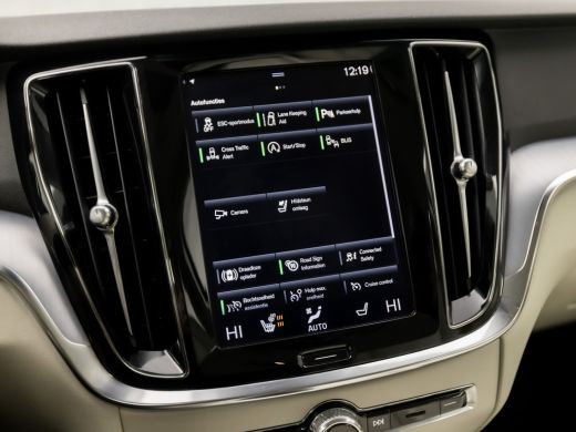 Volvo  V60 2.0 B3 Inscription Sport 177Pk Automaat (APPLE CARPLAY, LEDER, 20'' LM VELGEN, STUUR/STOELVERWARM... ActivLease financial lease