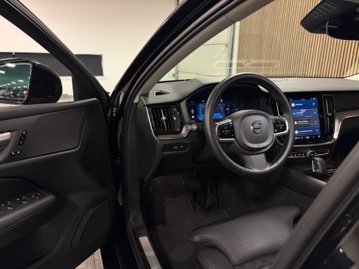 Volvo  V60 T6 AWD Recharge Plus Dark | Schuifdak | Trekhaak | Adaptieve Cruise Control | Stoelverwarming voo... ActivLease financial lease