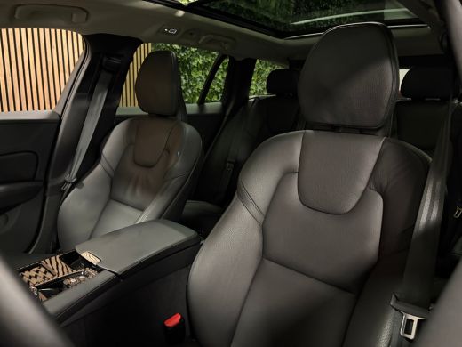 Volvo  V60 T6 AWD Recharge Plus Dark | Schuifdak | Trekhaak | Adaptieve Cruise Control | Stoelverwarming voo... ActivLease financial lease