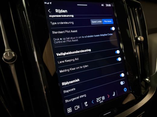 Volvo  V60 T6 AWD Recharge Plus Dark | Schuifdak | Trekhaak | Adaptieve Cruise Control | Stoelverwarming voo... ActivLease financial lease