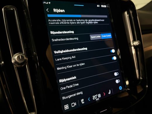 Volvo  XC40 Recharge 70 kWh | All Season Banden | 95% SoH | Stoel en Stuurwielverwarming | Parkeercamera | Le... ActivLease financial lease