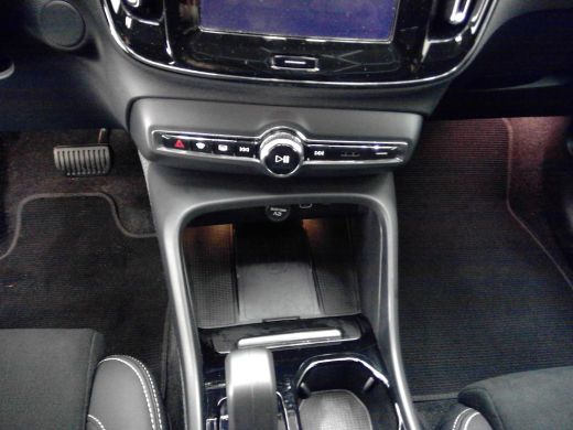 Volvo  XC40 Single Motor Extended Range Ultimate 82 kWh | Trekhaak | Panoramadak | Extra Getint Glas | PDC V+... ActivLease financial lease