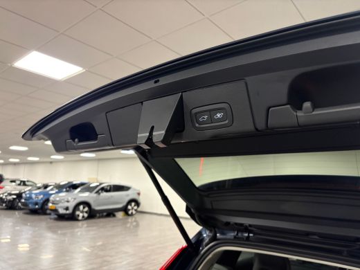 Volvo  XC60 T8 AWD Recharge Ultra Dark | Luchtvering | Trekhaak | 360 Camera | Head-Up Display | 455pk | Harm... ActivLease financial lease
