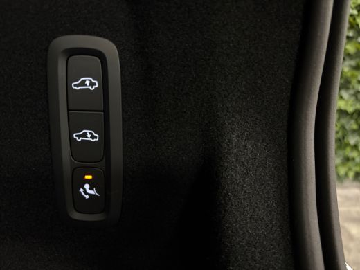 Volvo  XC60 T8 AWD Recharge Ultra Dark | Luchtvering | Trekhaak | 360 Camera | Head-Up Display | 455pk | Harm... ActivLease financial lease