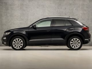 Volkswagen T-Roc 1.0 TSI Sport (APPLE CARPLAY, GROOT NAVI, CLIMATE, PARKEERSENSOREN, SPORTSTOELEN, ADAPTIVE CRUISE...