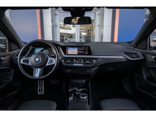 BMW 1 Serie 118i Business Edition | M pakket | Pano | Apple Carplay/Android Auto | Stoel verwarming | Clima |... ActivLease financial lease