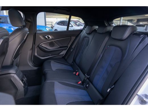 BMW 1 Serie 118i Business Edition | M pakket | Pano | Apple Carplay/Android Auto | Stoel verwarming | Clima |... ActivLease financial lease