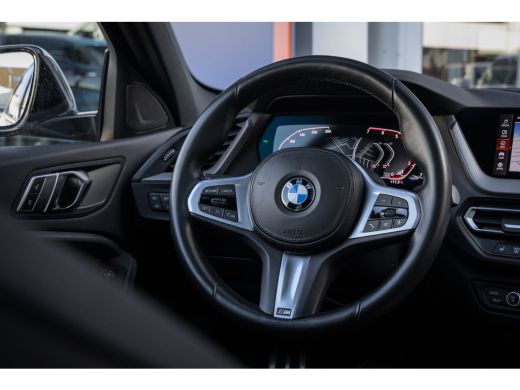 BMW 1 Serie 118i Business Edition | M pakket | Pano | Apple Carplay/Android Auto | Stoel verwarming | Clima |... ActivLease financial lease