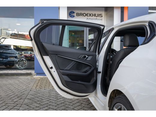 BMW 1 Serie 118i Business Edition | M pakket | Pano | Apple Carplay/Android Auto | Stoel verwarming | Clima |... ActivLease financial lease