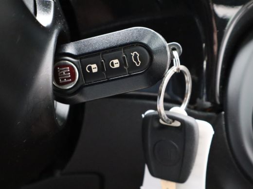 Fiat 500 1.0 Hybrid Dolcevita | Airco | Airco (automatisch) | Bandenspanningscontrolesysteem ActivLease financial lease